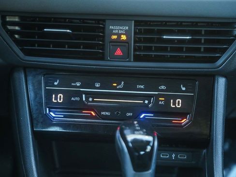 Used 2025 Volkswagen Jetta SE FWD image 10