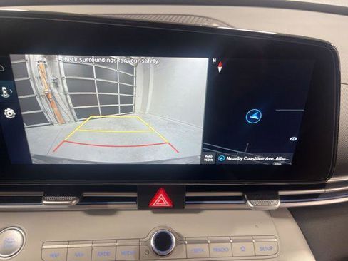 New 2025 Hyundai Elantra Limited FWD image 15