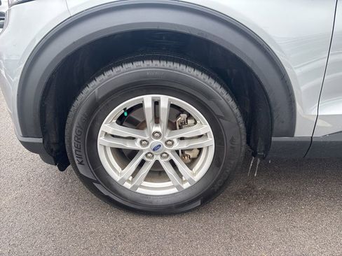 Used 2022 Ford Explorer XLT w/ Equipment Group 202A image 11