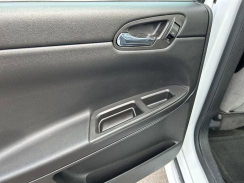 Used 2015 Chevrolet Impala LT w/ LT Sunroof Package image 25