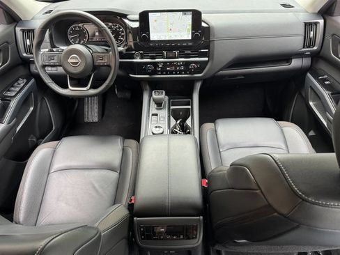 Used 2024 Nissan Pathfinder SL AWD/4WD image 23