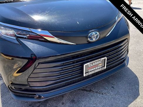 Used 2023 Toyota Sienna LE FWD image 32