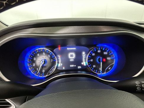Used 2024 Chrysler Pacifica Touring-L FWD image 20