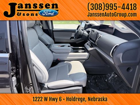 Used 2025 Ford Expedition Active AWD/4WD image 17