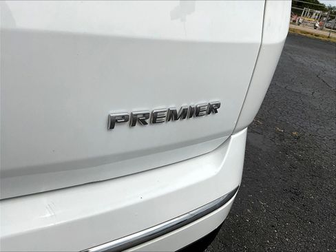 Used 2023 Chevrolet Traverse Premier FWD image 23