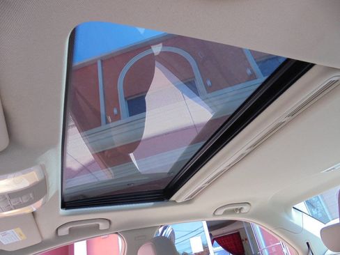 Used 2014 Mercedes-Benz C 300 4MATIC Sedan w/ Premium 1 Package image 23