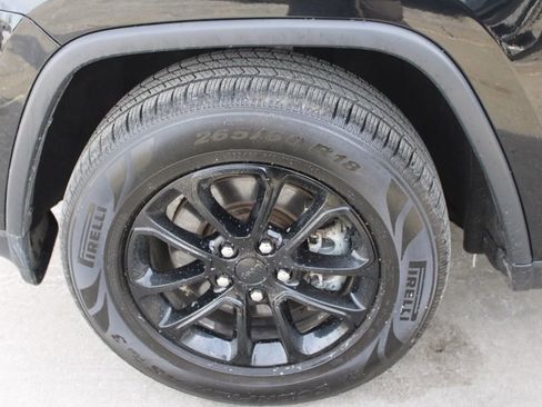 Used 2021 Jeep Grand Cherokee Laredo X image 13