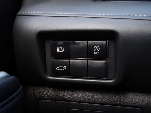 Used 2025 Toyota Highlander XLE image 39