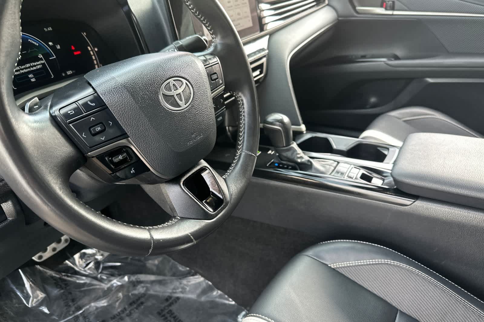 Used 2025 Toyota Camry SE FWD image 11