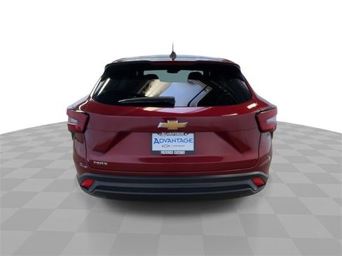 Certified 2025 Chevrolet Trax LS image 3