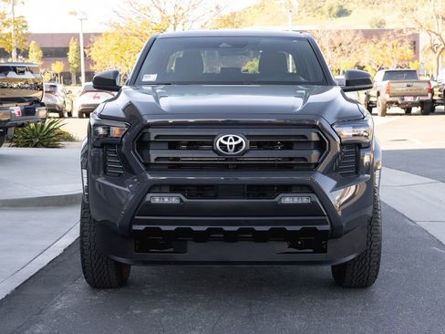 Used 2025 Toyota Tacoma SR5 image 2