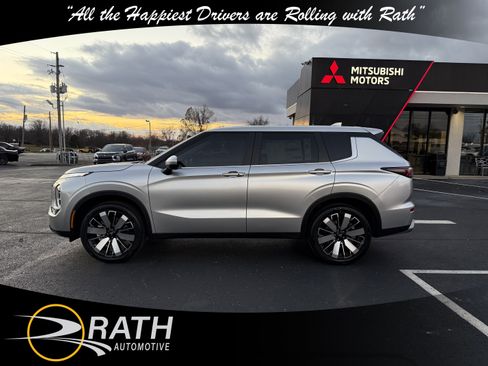 New 2025 Mitsubishi Outlander SE image 6