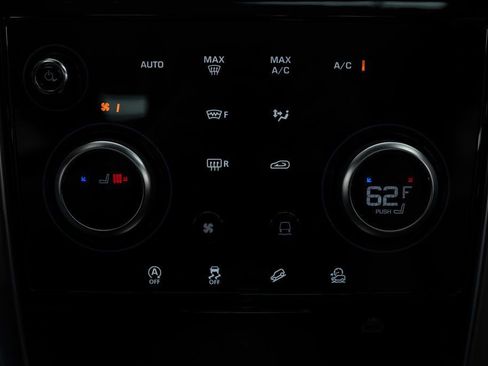 Used 2022 Land Rover Discovery Sport SE image 29