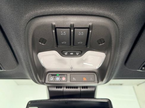 Used 2023 GMC Canyon AT4 w/ AT4 Premium Package AWD/4WD image 9