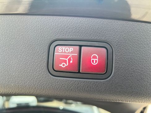 Used 2026 Mercedes-Benz GLC 350e 4MATIC image 24