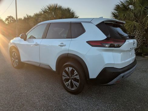 Used 2023 Nissan Rogue SV FWD image 6