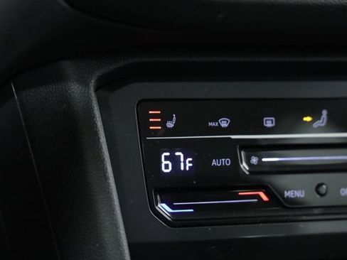 Used 2022 Volkswagen Tiguan SE image 21