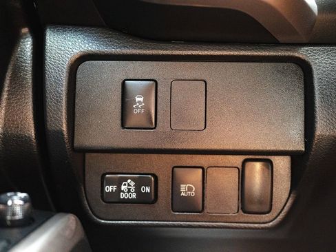 Used 2020 Toyota Tacoma SR5 image 24