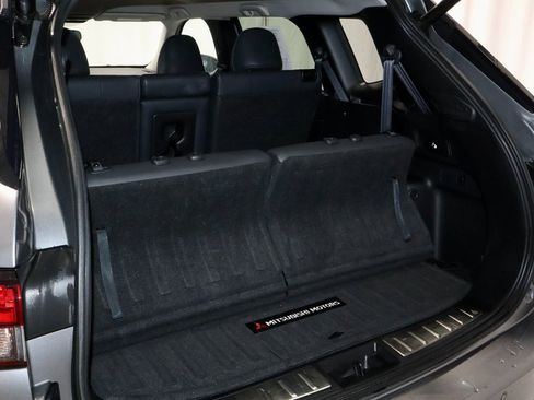 Used 2022 Mitsubishi Outlander SE image 13