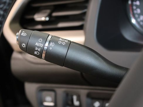 Used 2021 GMC Acadia Denali w/ Denali Technology Package FWD image 39