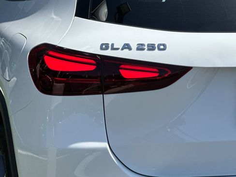 Certified 2026 Mercedes-Benz GLA 250 4MATIC image 32