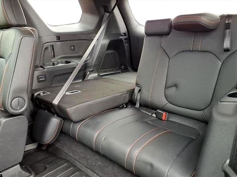 Used 2025 Honda Pilot TrailSport image 10