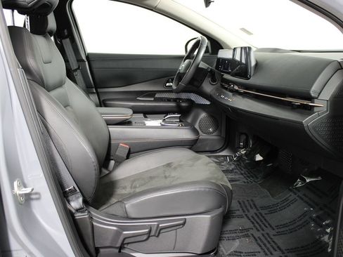 Used 2024 Nissan Ariya FWD image 11