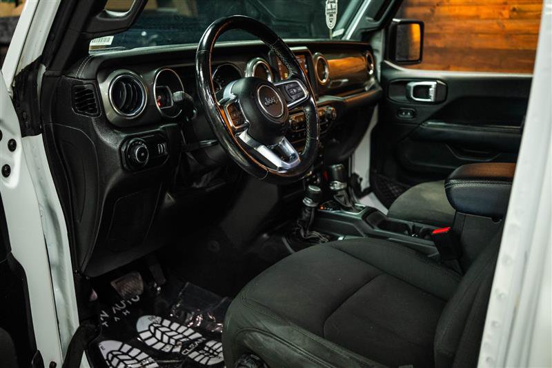 Used 2023 Jeep Wrangler Unlimited Sahara w/ Cold Weather Group AWD/4WD image 8
