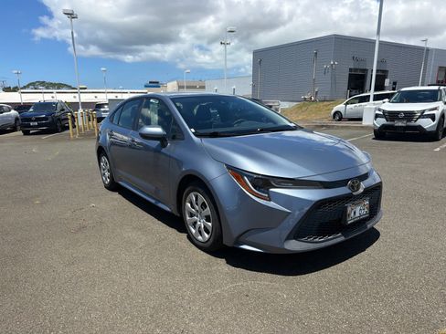 Used 2021 Toyota Corolla LE FWD image 2