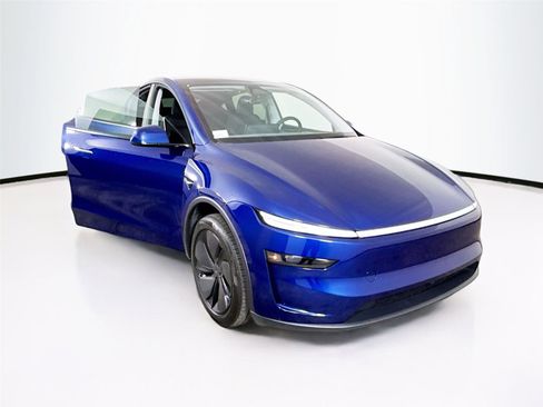 Used 2026 Tesla Model Y 2WD image 33