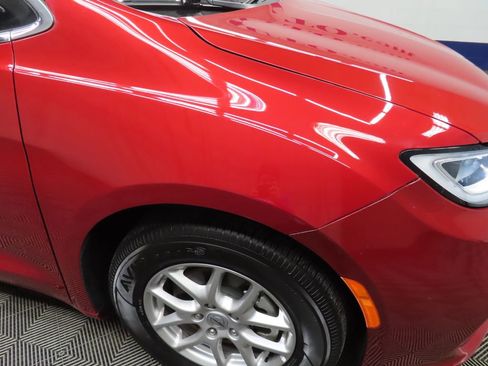Used 2025 Chrysler Pacifica Select FWD image 30