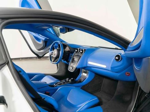 Used 2022 McLaren GT image 23