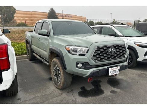 Used 2023 Toyota Tacoma TRD Off-Road w/ Technology Package AWD/4WD image 2