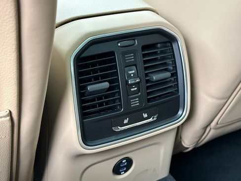 New 2026 Porsche Macan image 14