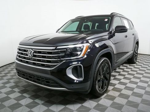 Certified 2025 Volkswagen Atlas SE w/ Panoramic Sunroof Package image 28