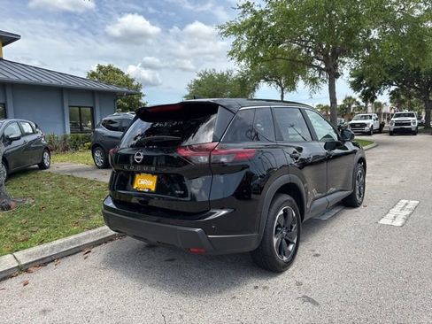 Used 2025 Nissan Rogue SV AWD/4WD image 7