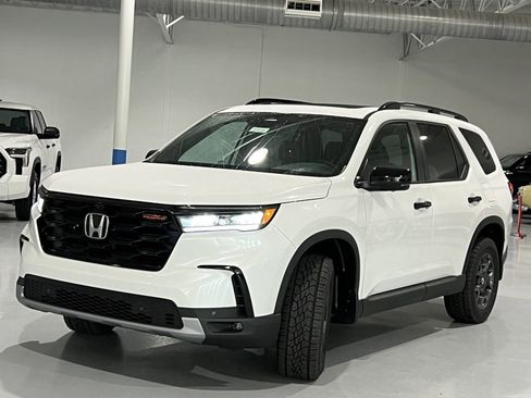New 2025 Honda Pilot TrailSport image 17