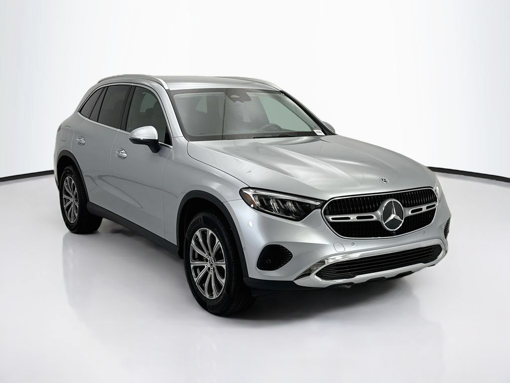 Used 2026 Mercedes-Benz GLC 300 image 3
