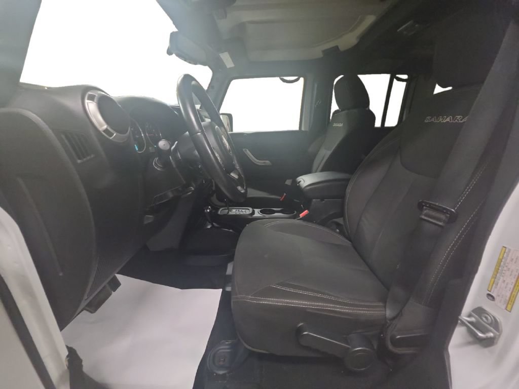 Used 2017 Jeep Wrangler Unlimited Sahara w/ Connectivity Group AWD/4WD image 10