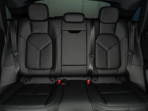 Certified 2026 Porsche Macan AWD/4WD image 29