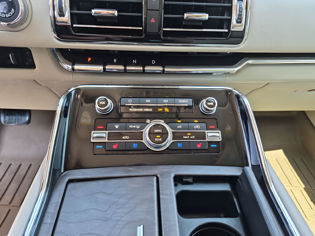 Used 2021 Lincoln Navigator L Reserve w/ Luxury Package AWD/4WD image 29