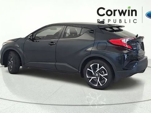 Used 2021 Toyota C-HR XLE FWD image 3