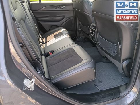 Used 2023 Jeep Grand Cherokee Altitude AWD/4WD image 30