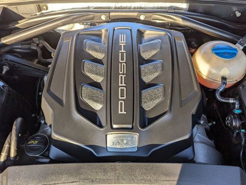 Used 2017 Porsche Macan S image 24