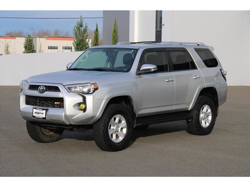 Used 2016 Toyota 4Runner SR5 Premium image 1
