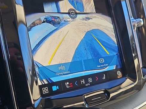 Used 2025 Volvo XC60 T8 Plus w/ Protection Package Premier image 9