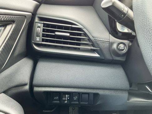 Used 2023 Subaru Outback Premium image 18