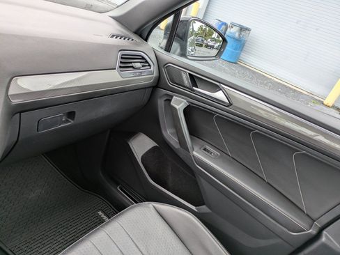 Used 2022 Volkswagen Tiguan SE R-Line FWD image 14