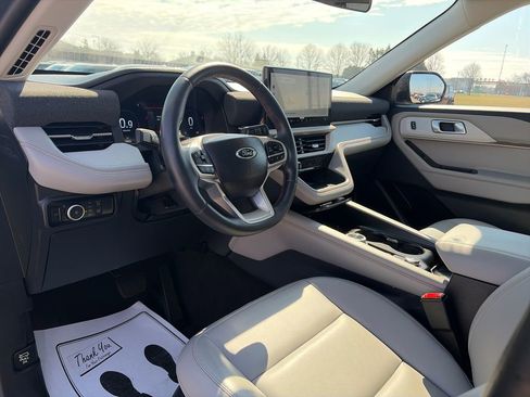 Used 2025 Ford Explorer Active w/ Active Comfort Package image 17