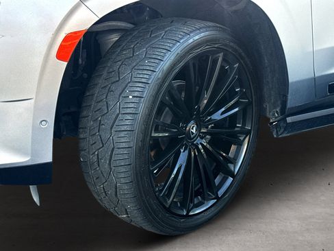 Used 2022 Cadillac Escalade ESV Sport Platinum AWD/4WD image 26